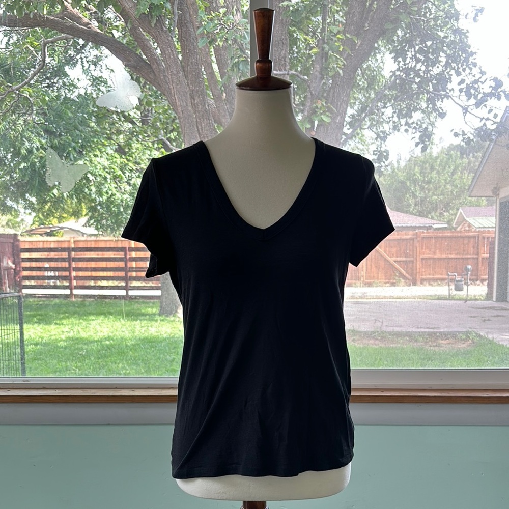 BANANA REPUBLIC COZY SLUB BLACK SHORT SLEEVED SHIRT
